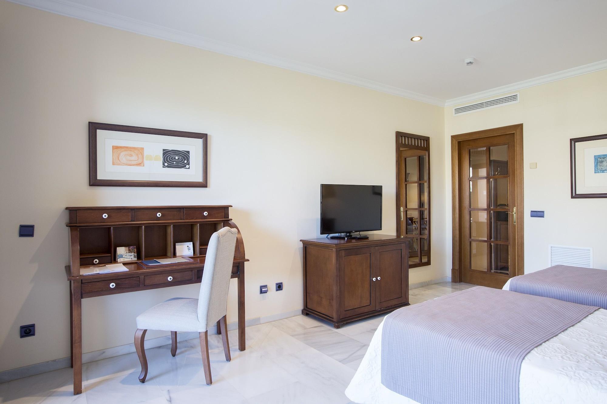 Hipotels Barrosa Palace & Spa Chiclana de la Frontera Εξωτερικό φωτογραφία A room at the hotel