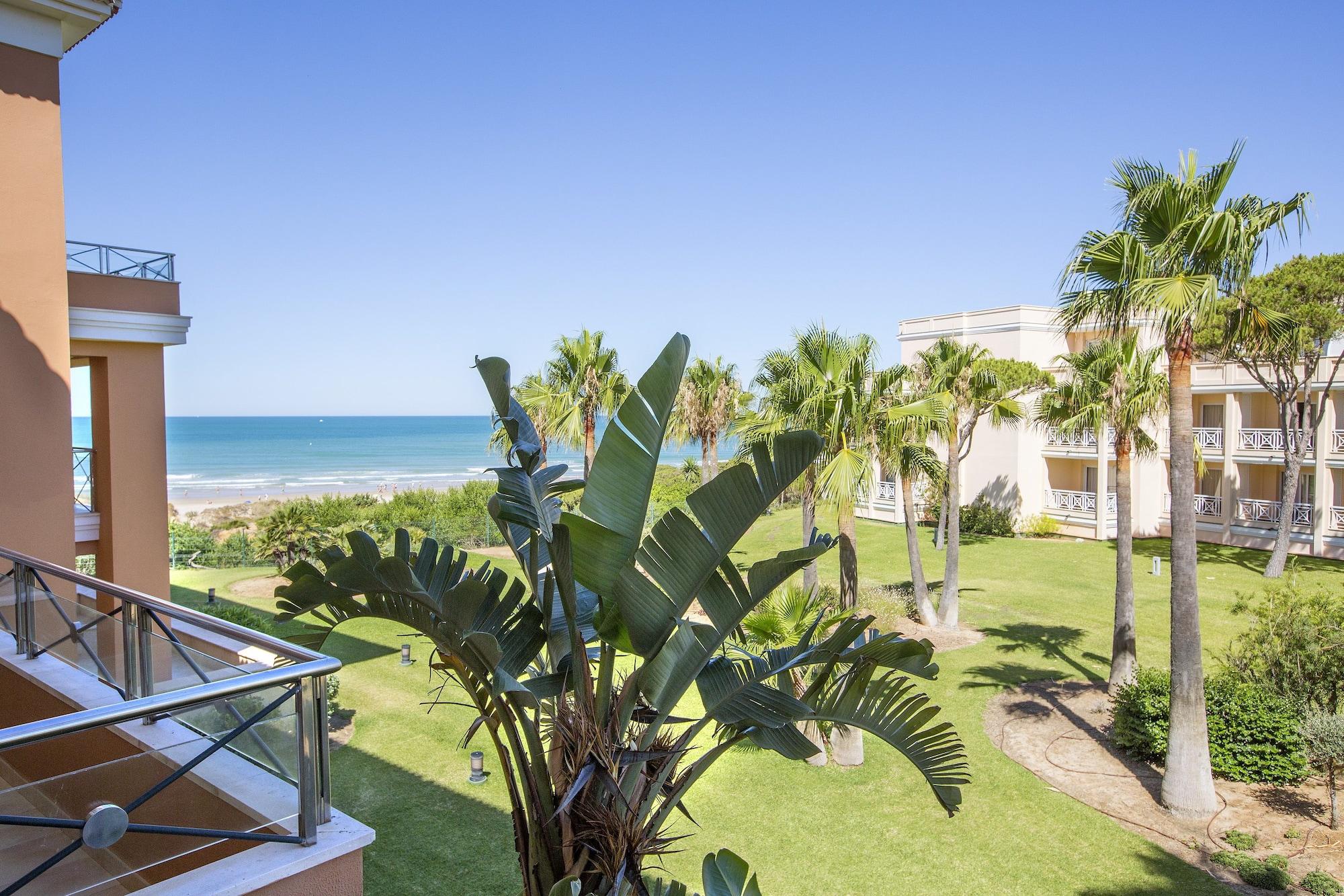 Hipotels Barrosa Palace & Spa Chiclana de la Frontera Εξωτερικό φωτογραφία View of the beach from the hotel