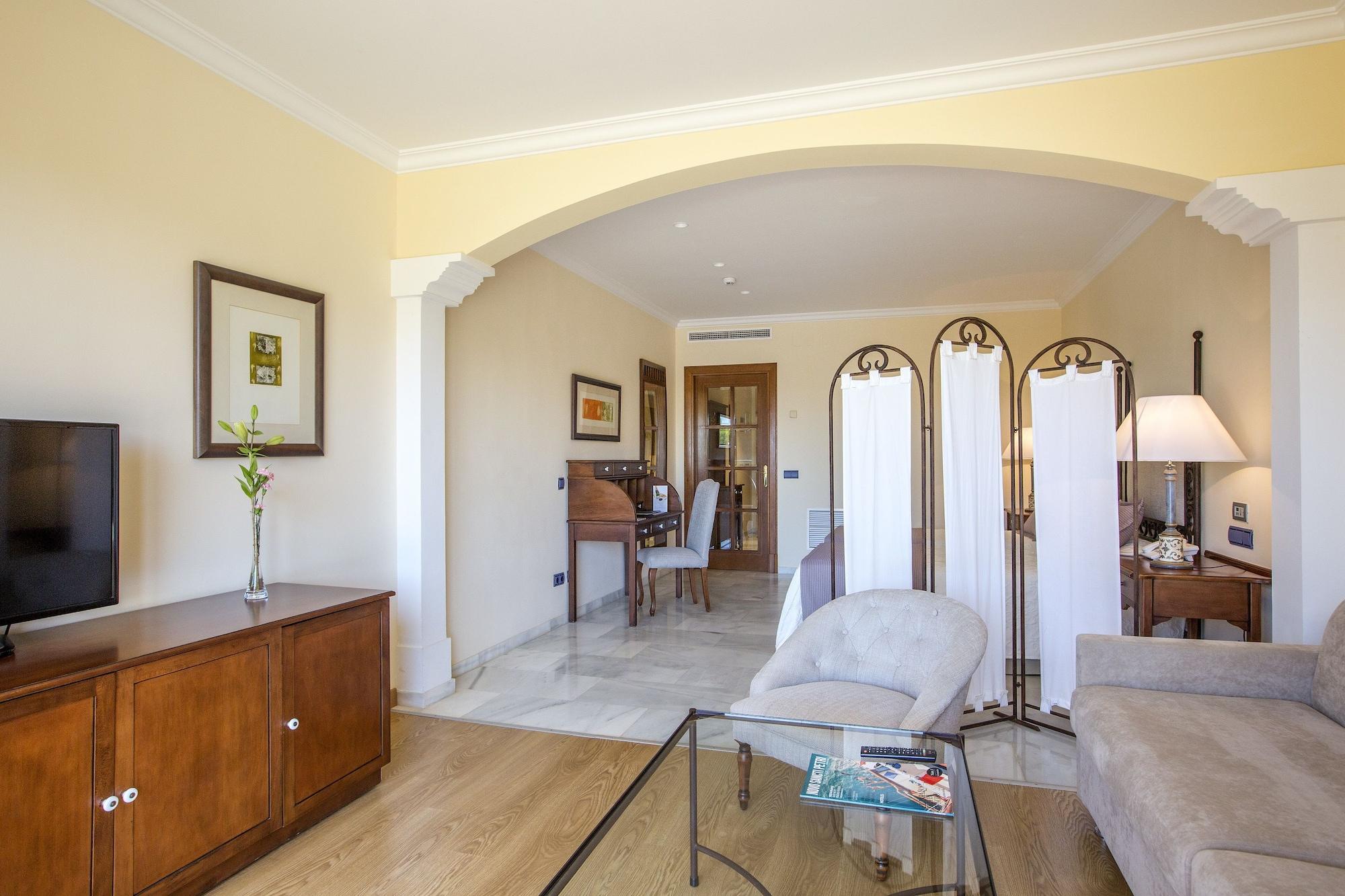 Hipotels Barrosa Palace & Spa Chiclana de la Frontera Εξωτερικό φωτογραφία A suite at the hotel