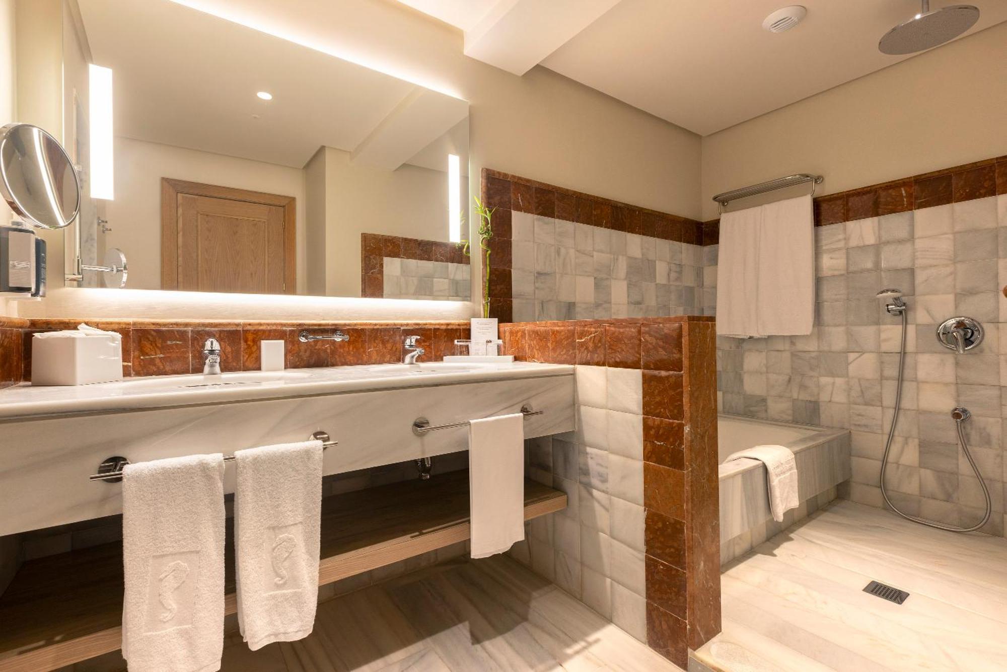Hipotels Barrosa Palace & Spa Chiclana de la Frontera Εξωτερικό φωτογραφία Bathroom