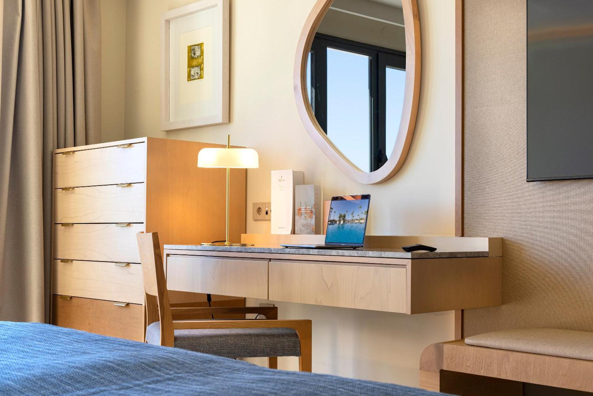 Hipotels Barrosa Palace & Spa Chiclana de la Frontera Εξωτερικό φωτογραφία A vanity table