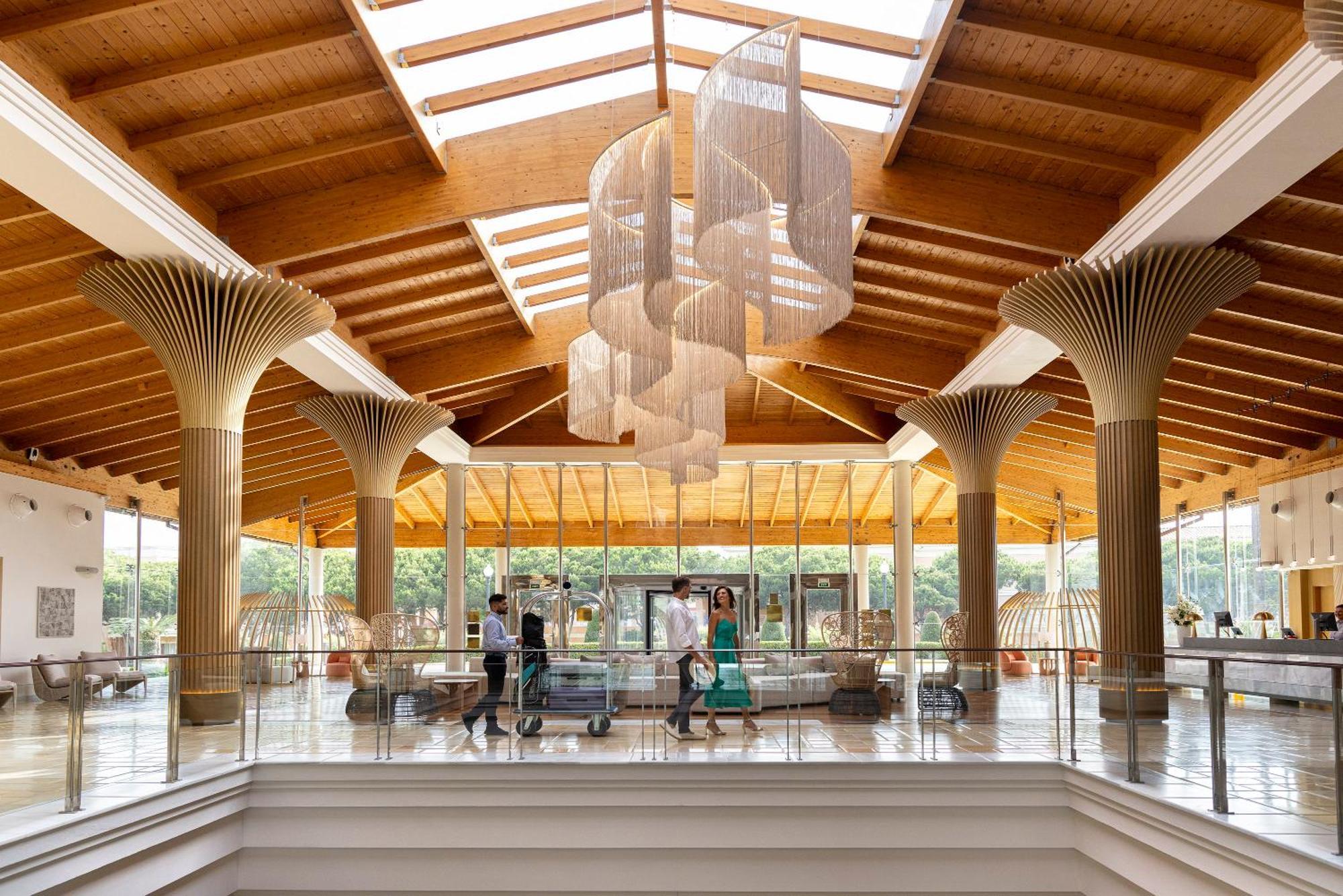 Hipotels Barrosa Palace & Spa Chiclana de la Frontera Εξωτερικό φωτογραφία Interior of the terminal