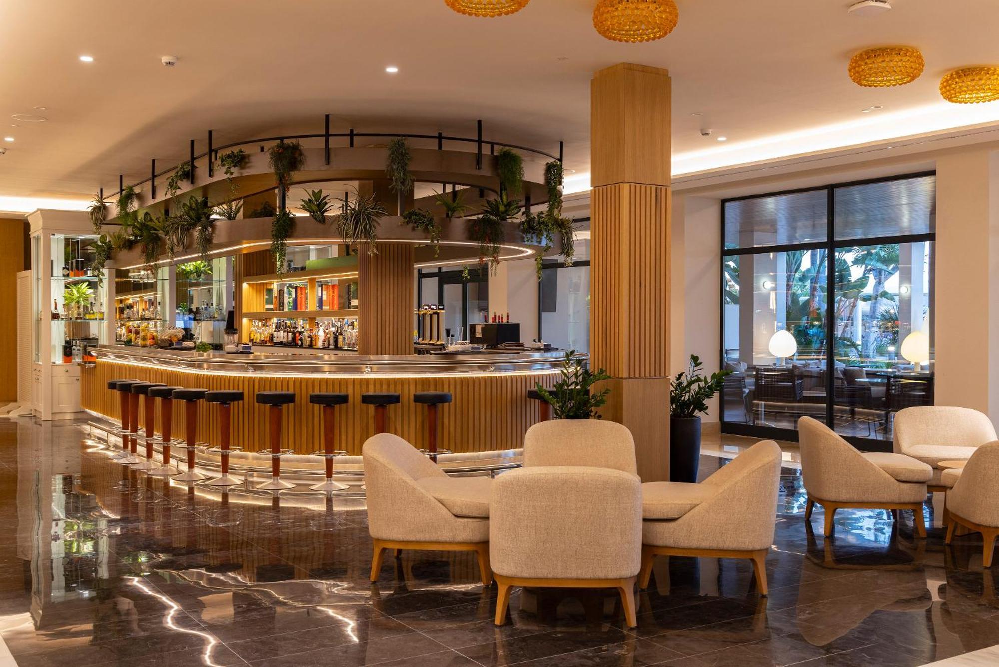 Hipotels Barrosa Palace & Spa Chiclana de la Frontera Εξωτερικό φωτογραφία The bar at the hotel