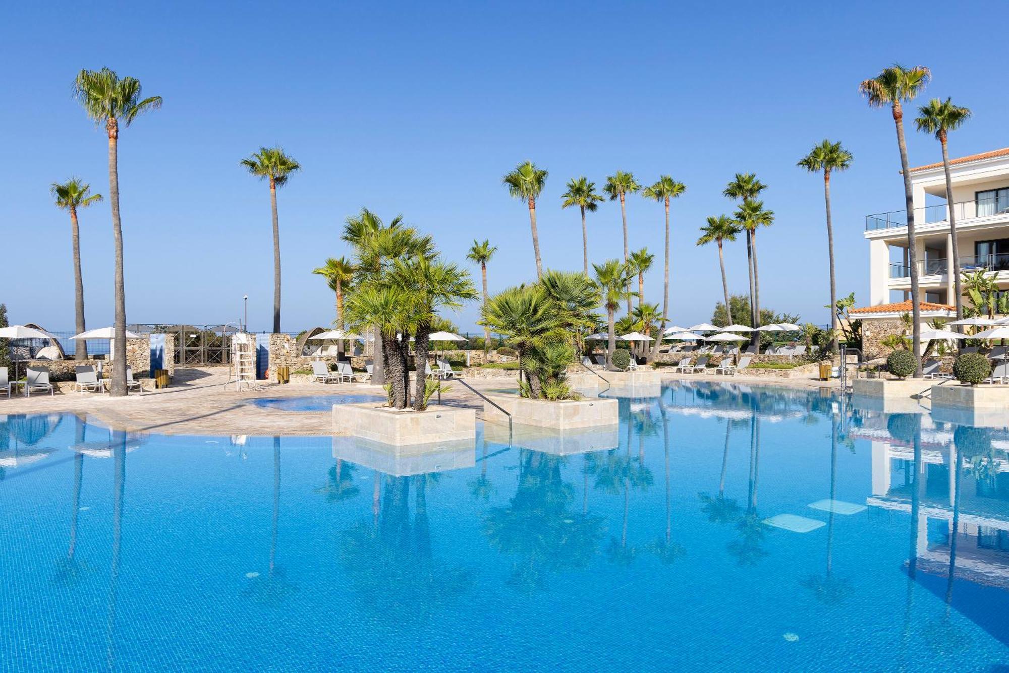 Hipotels Barrosa Palace & Spa Chiclana de la Frontera Εξωτερικό φωτογραφία Pool at the Hilton La Romana