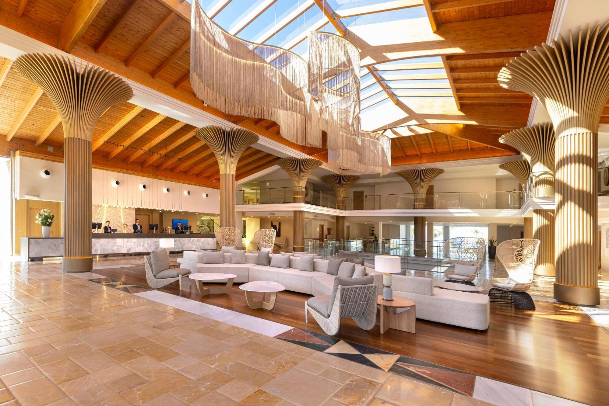 Hipotels Barrosa Palace & Spa Chiclana de la Frontera Εξωτερικό φωτογραφία The interior of the hotel