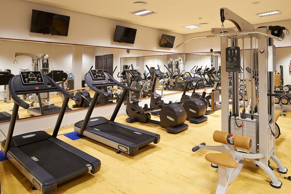 Hipotels Barrosa Palace & Spa Chiclana de la Frontera Εξωτερικό φωτογραφία A typical gym